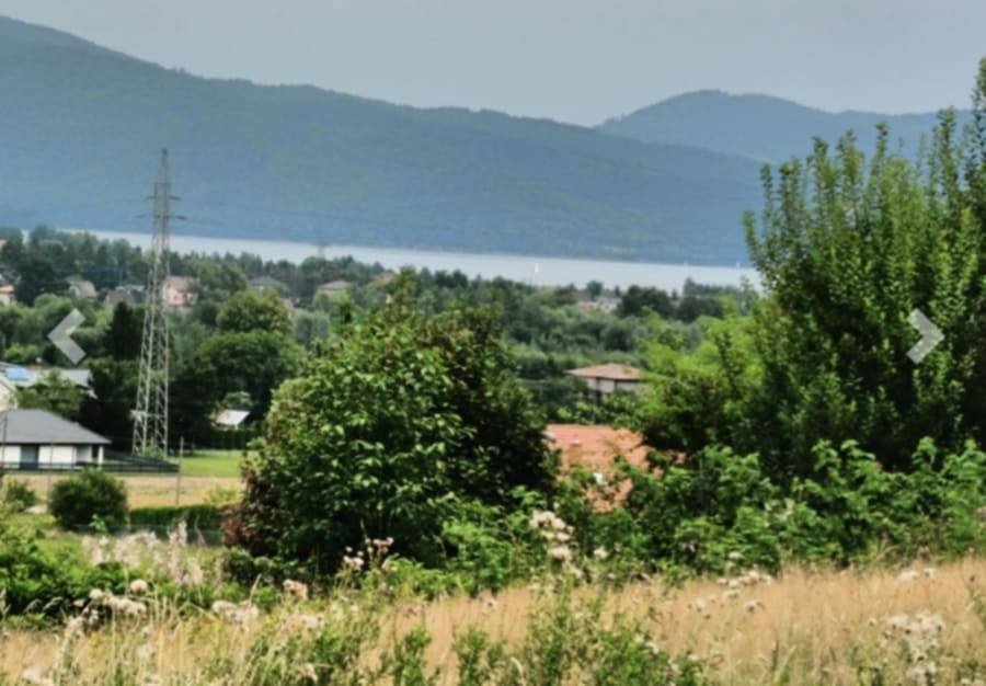 ZAPIERAJĄCE WIDOKI NA GÓRY I JEZIORO